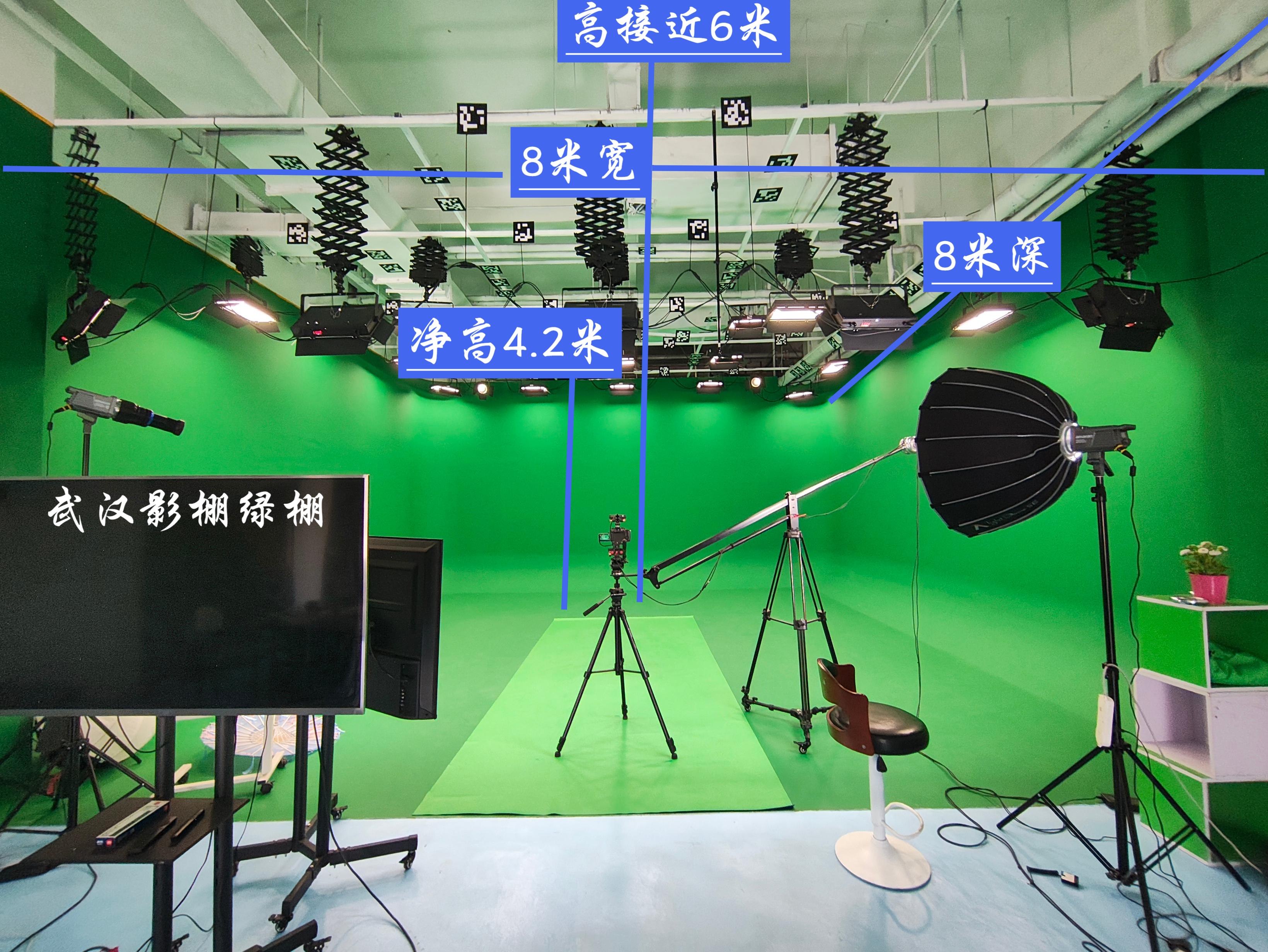 活动现场拍摄，室内会场，明亮自然光，专业摄影设备